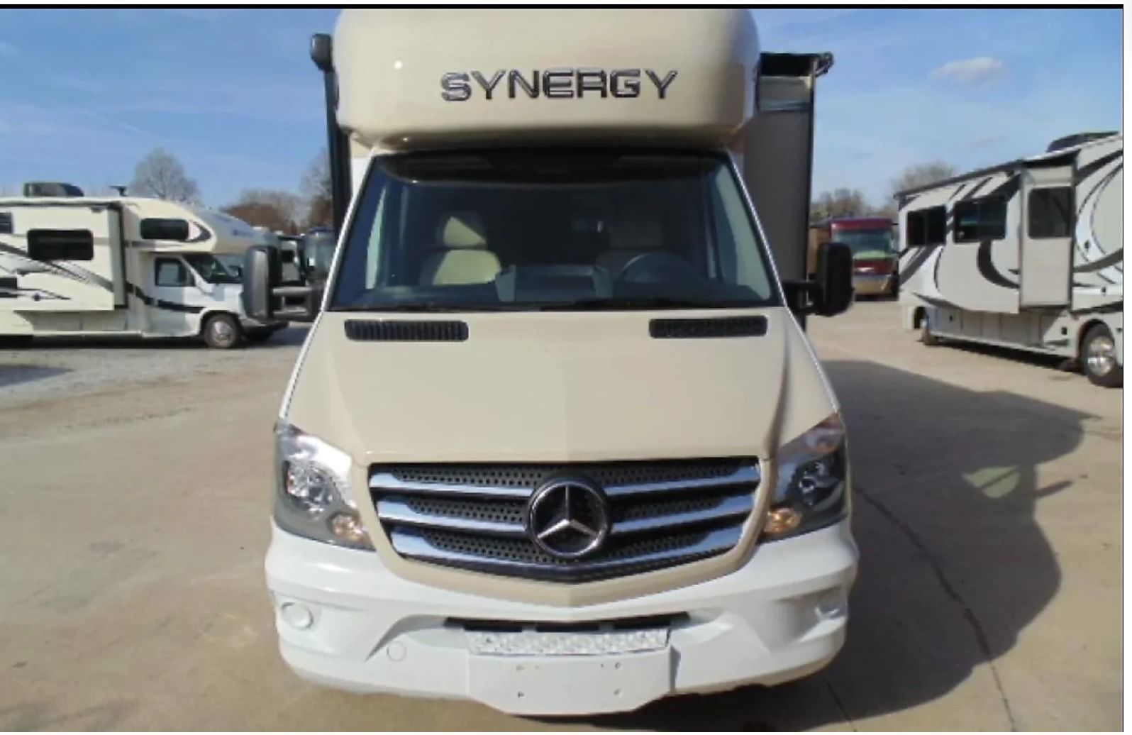 Photo 5 - 2017 Thor Class C Motorhome rental photo 7