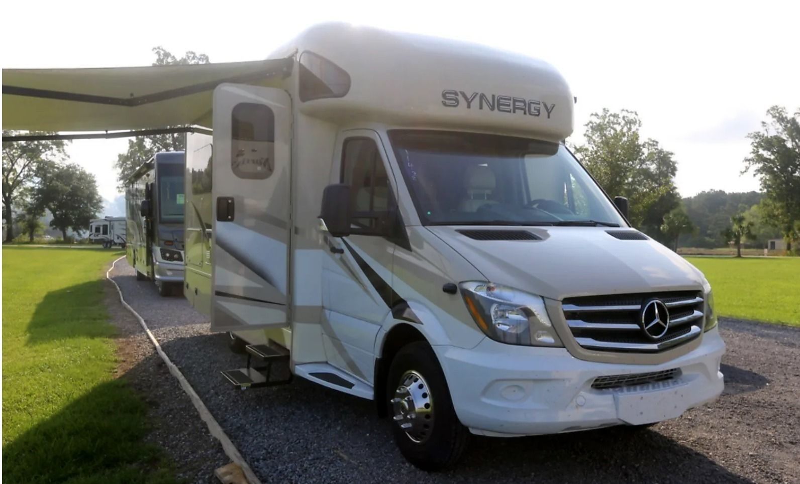 Photo 7 - 2017 Thor Class C Motorhome rental photo 9