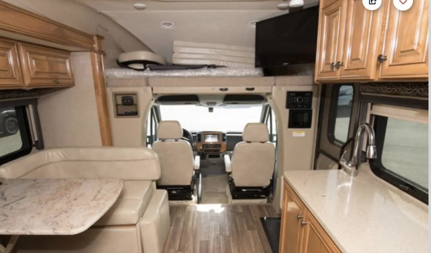 Photo 15 - 2017 Thor Class C Motorhome rental photo 17