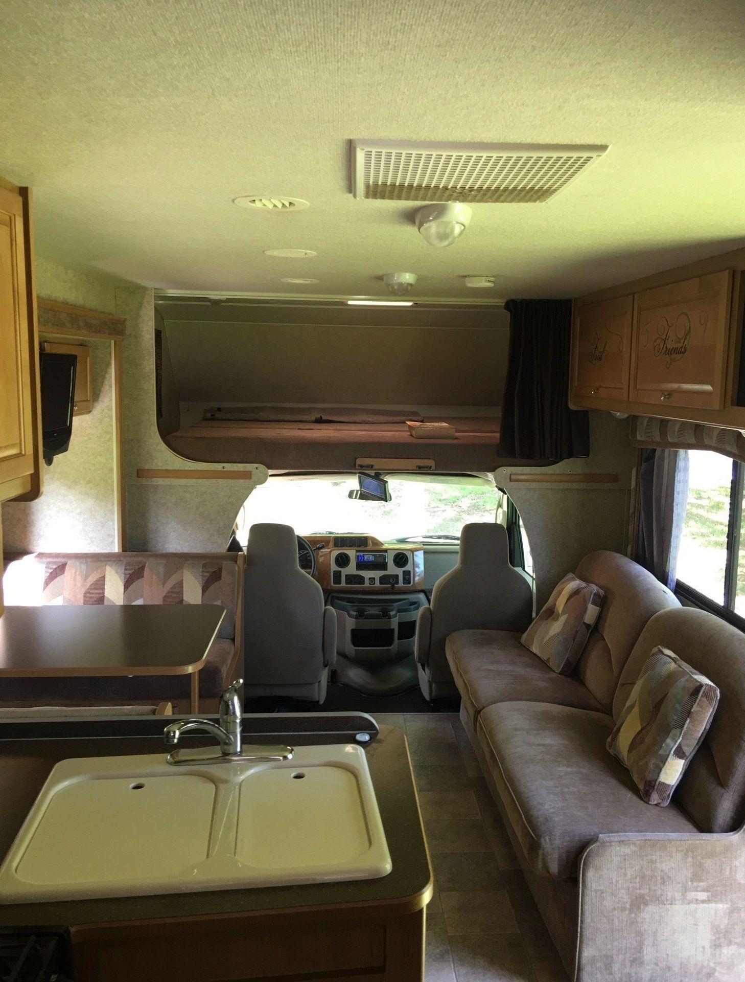 Photo 4 - 2011 Winnebago Class C Motorhome rental photo 6