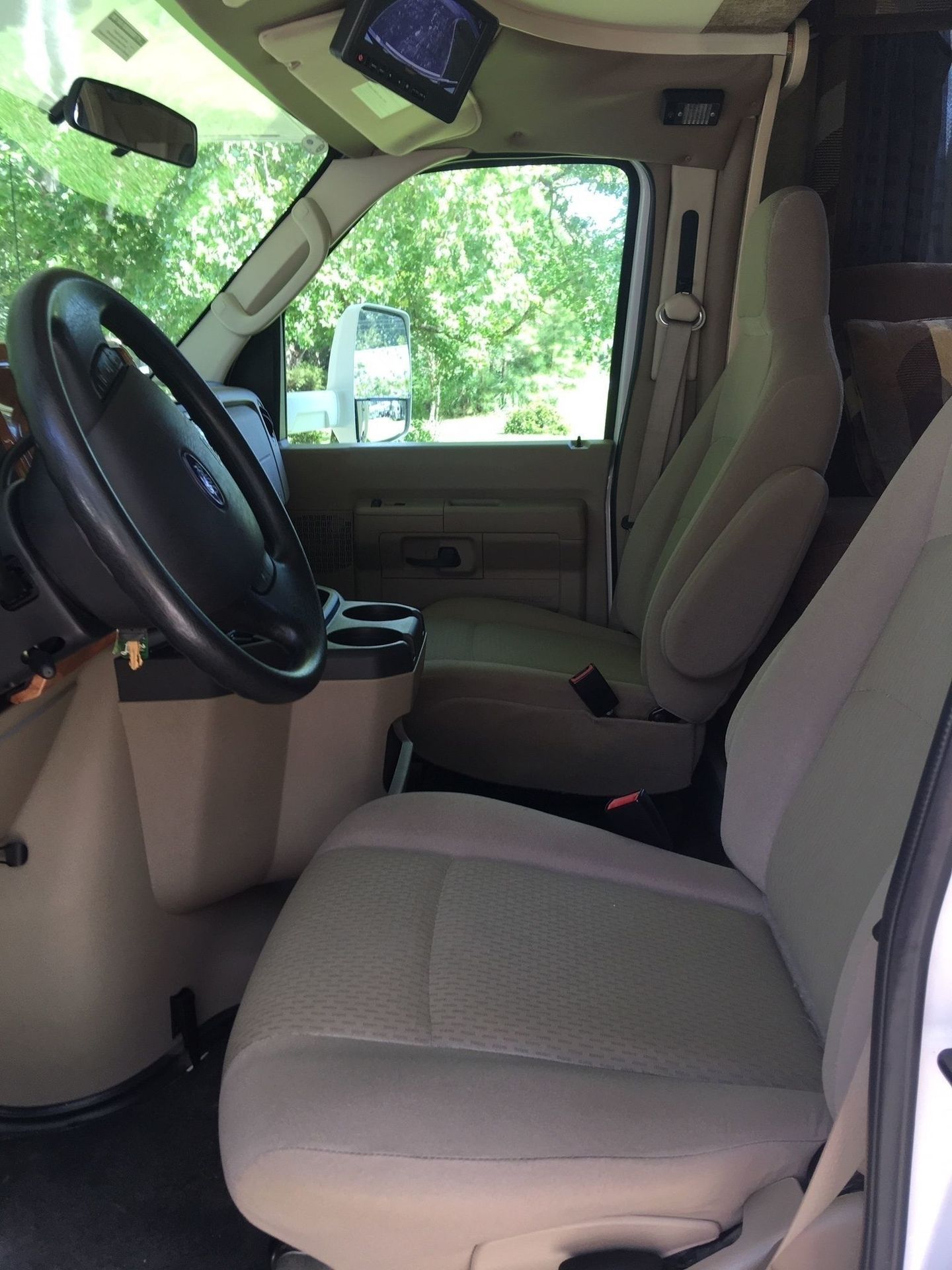 Photo 7 - 2011 Winnebago Class C Motorhome rental photo 9