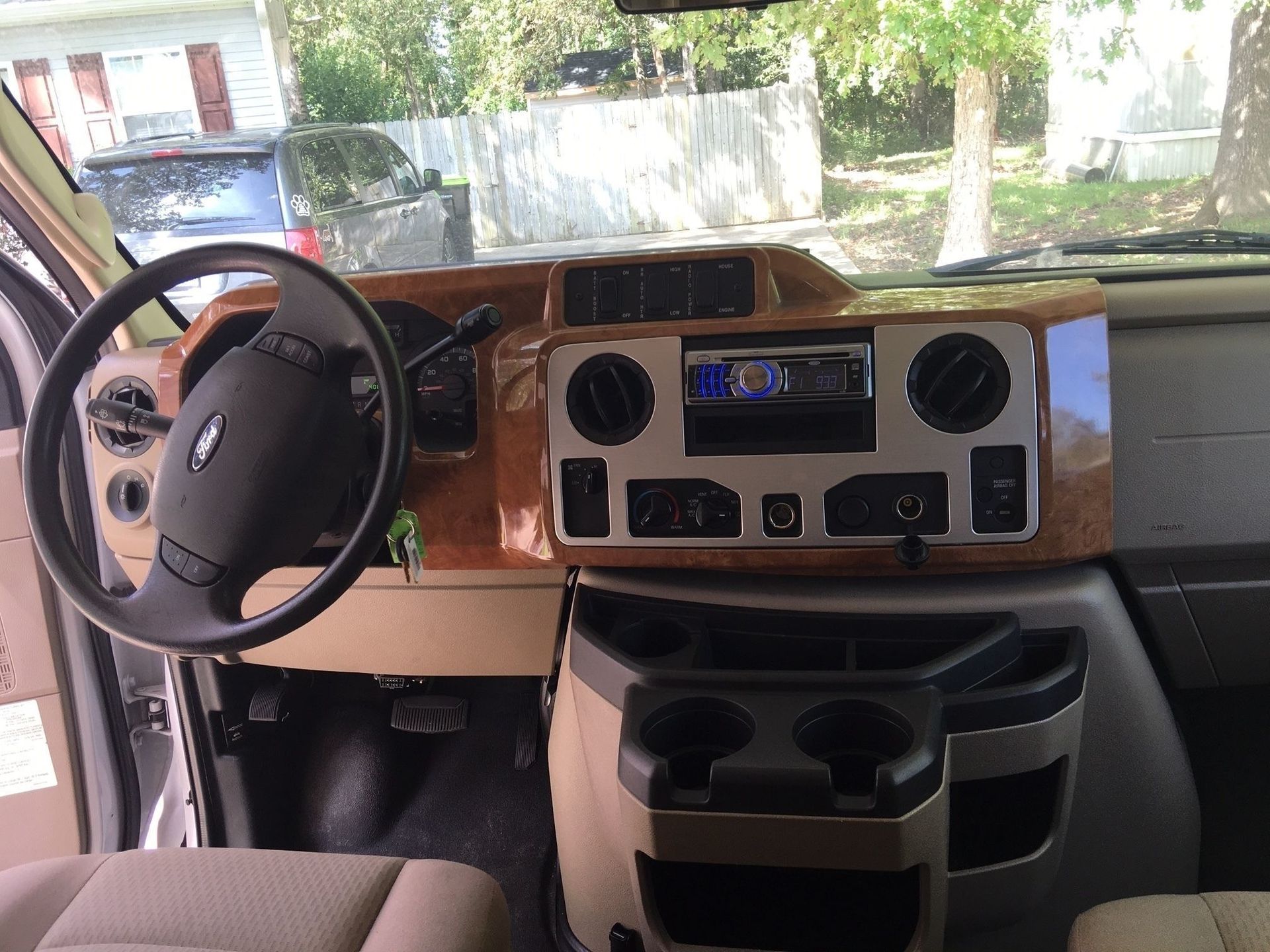 Photo 9 - 2011 Winnebago Class C Motorhome rental photo 11