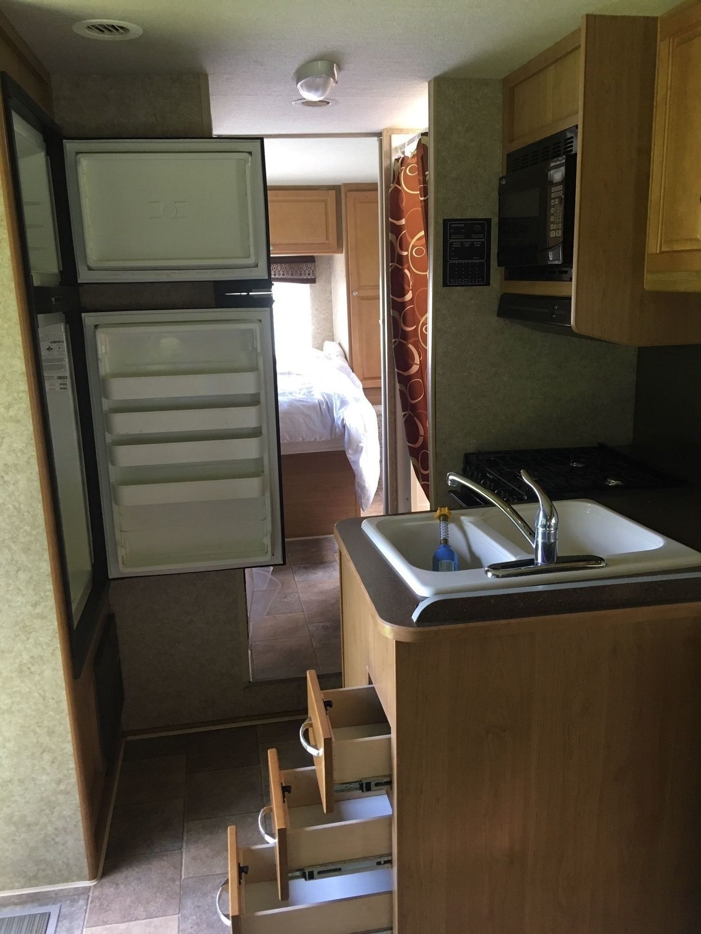 Photo 11 - 2011 Winnebago Class C Motorhome rental photo 13