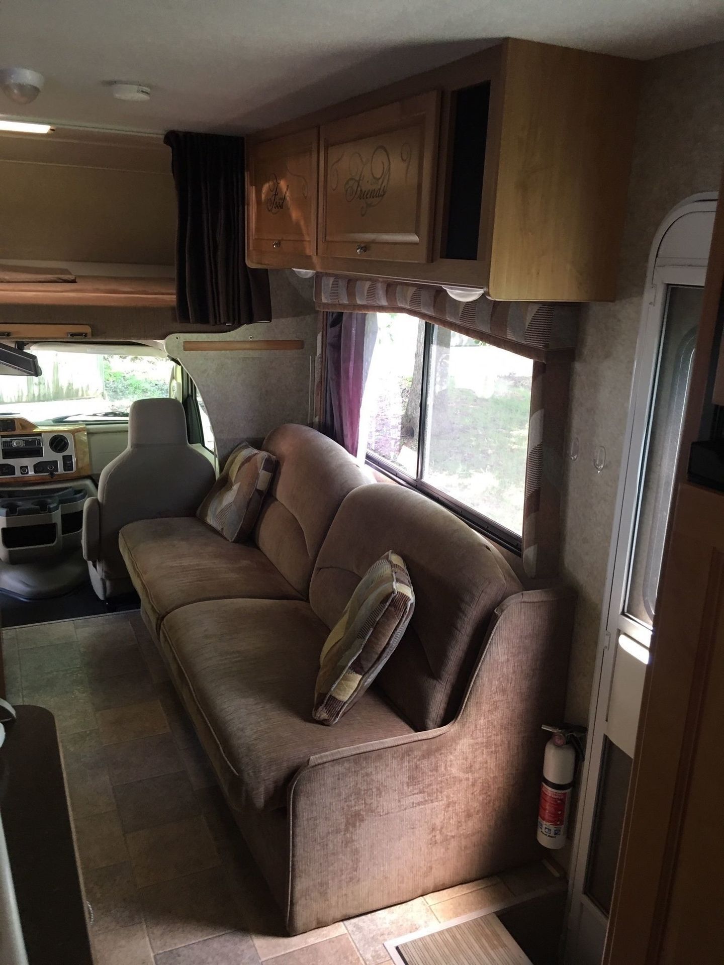 Photo 14 - 2011 Winnebago Class C Motorhome rental photo 16