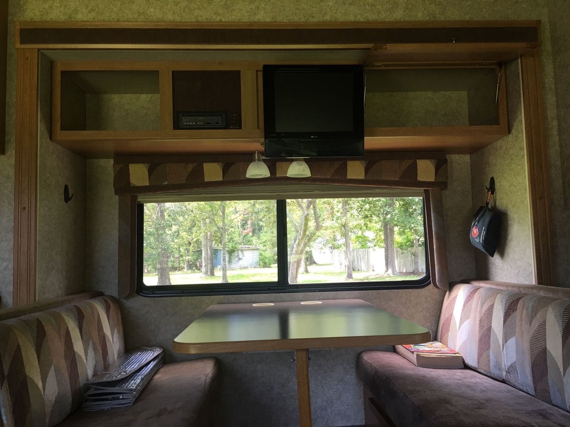 Photo 15 - 2011 Winnebago Class C Motorhome rental photo 17