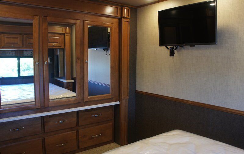 Photo 14 - 2016 Tiffin Motorhomes Class A Motorhome rental photo 16