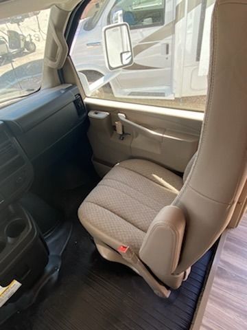 Photo 2 - 2021 Thor Class C Motorhome rental photo 4