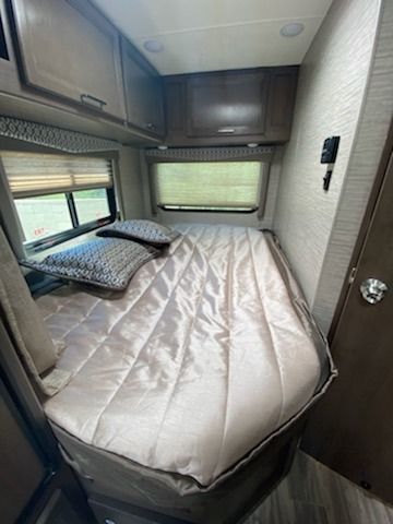 Photo 12 - 2021 Thor Class C Motorhome rental photo 14