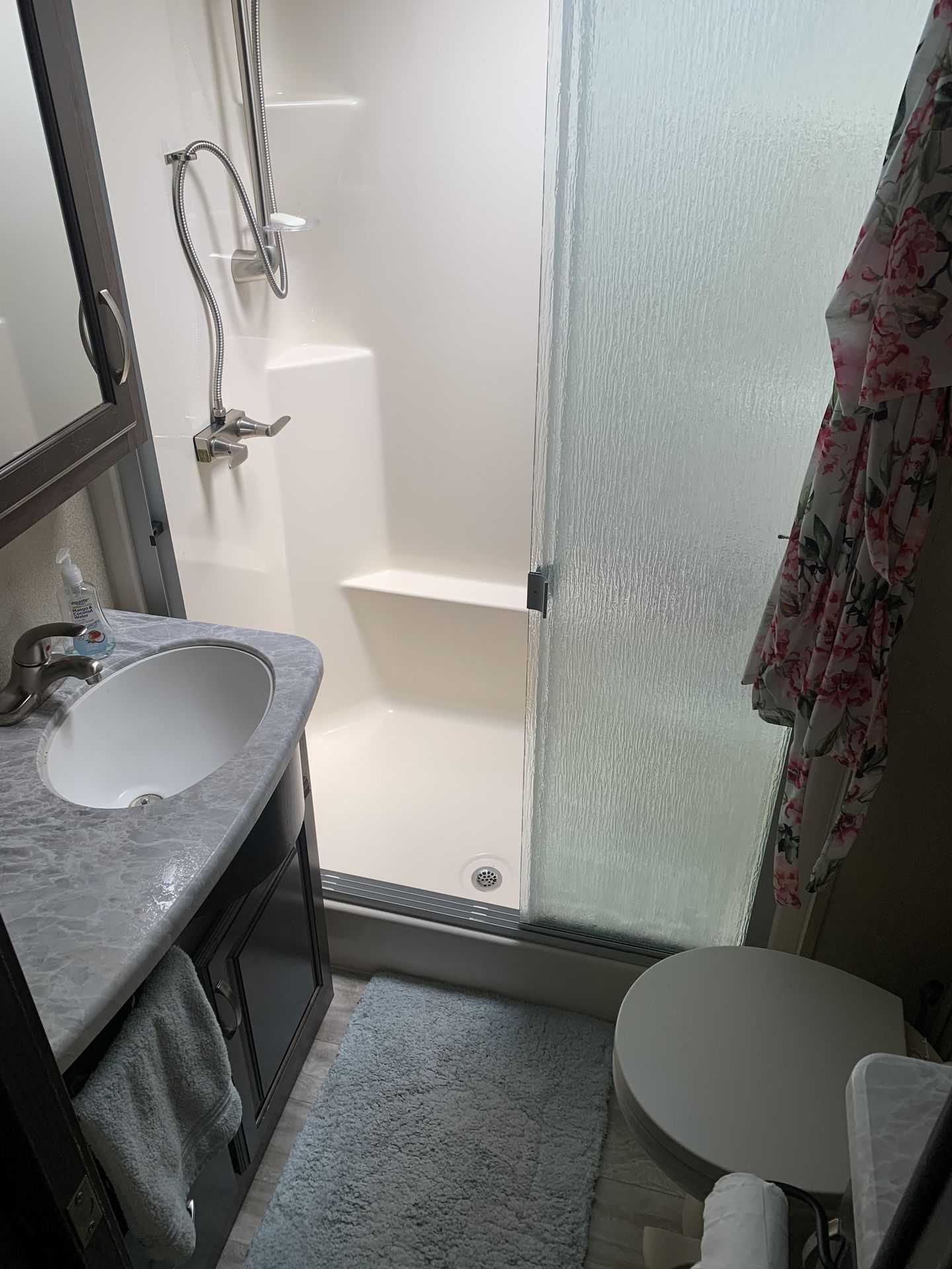 Photo 2 - 2017 Grand Design Fifth Wheel rental photo 4