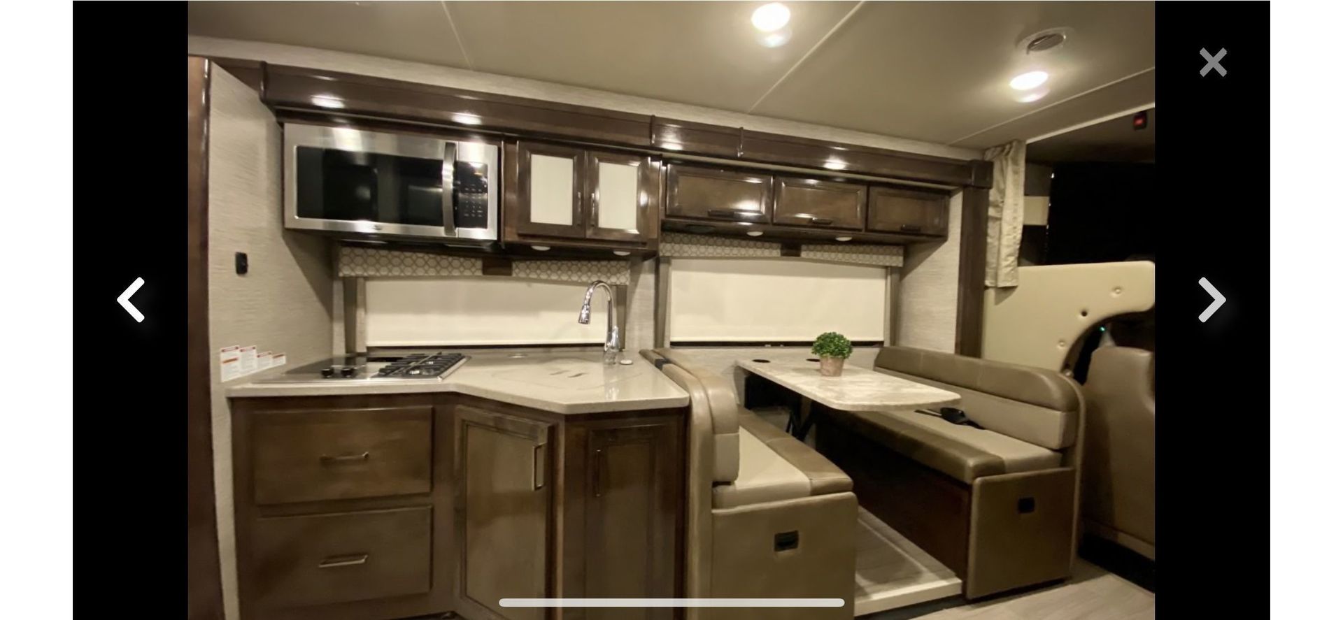 Photo 10 - 2021 Thor Motor Coach Class C Motorhome rental photo 12