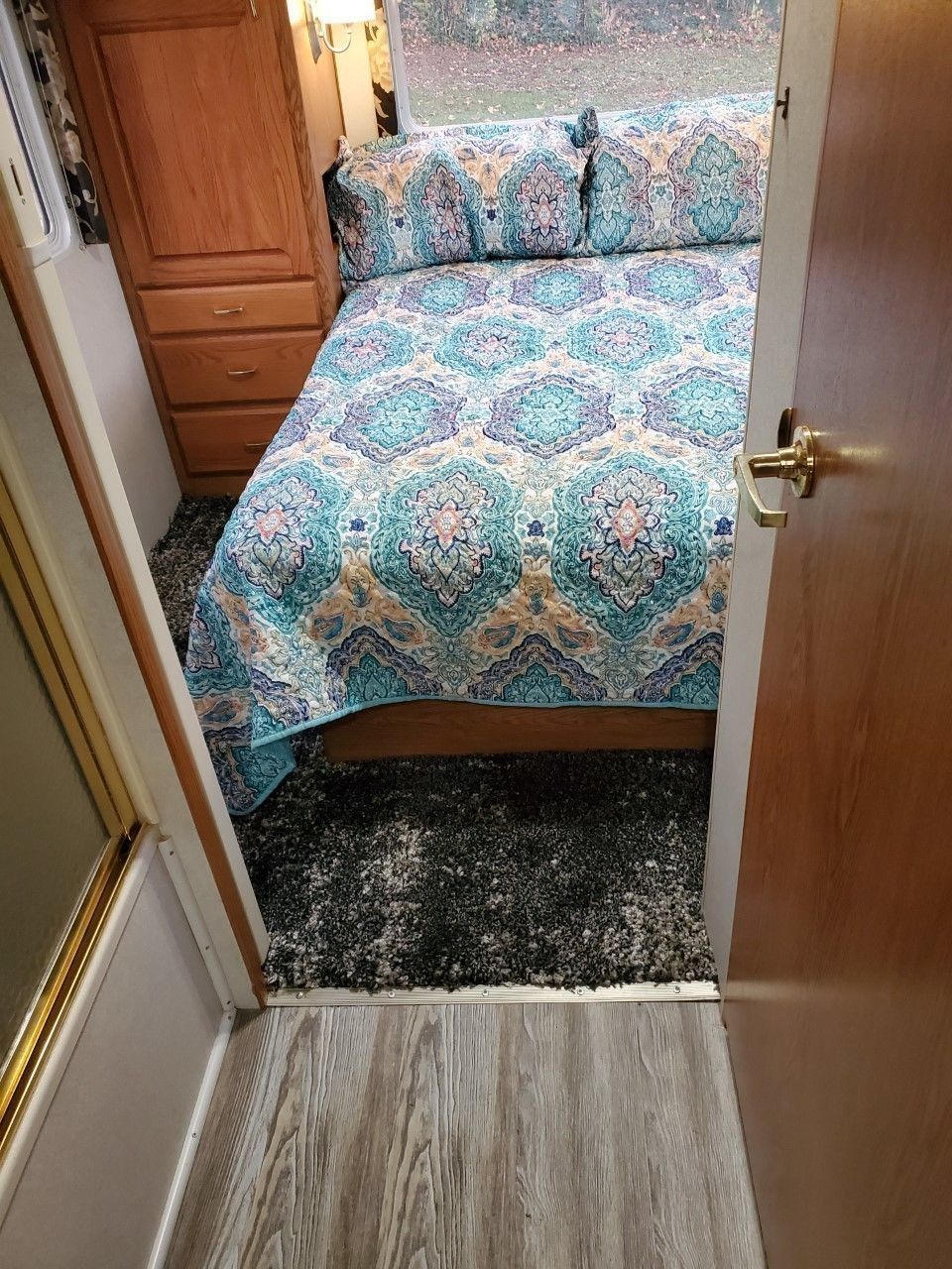 Photo 7 - 2003 Mckenzie Class C Motorhome rental photo 9