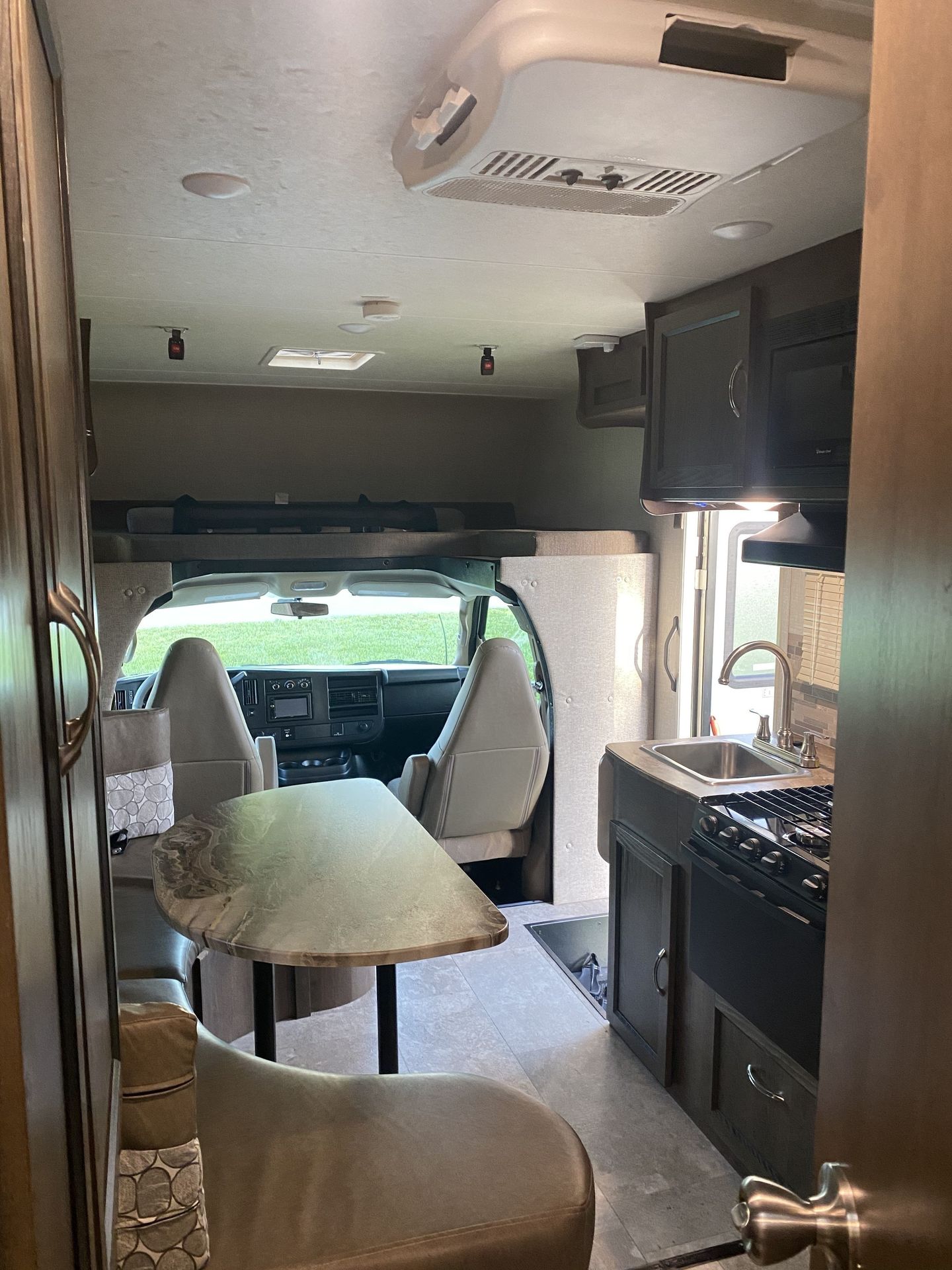 Photo 6 - 2019 Thor Motor Coach Class C Motorhome rental photo 8