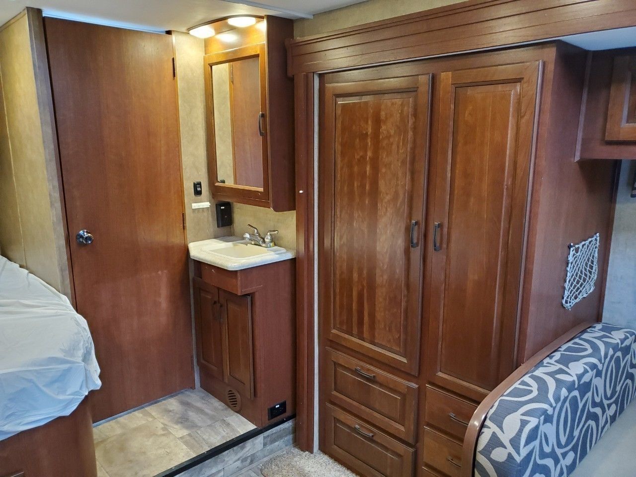Photo 4 - 2015 Forest River Class C Motorhome rental photo 6