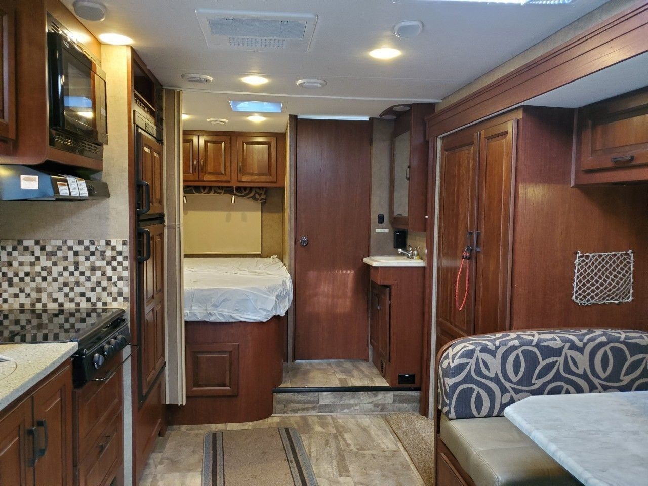 Photo 6 - 2015 Forest River Class C Motorhome rental photo 8