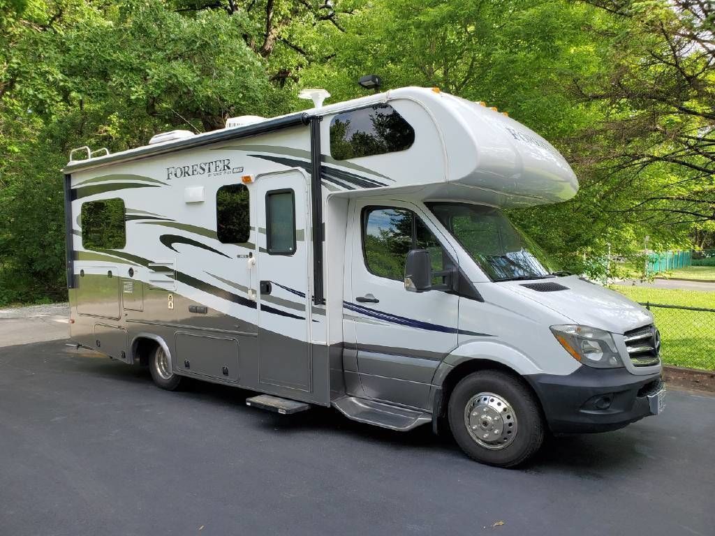 Photo 18 - 2015 Forest River Class C Motorhome rental photo 20