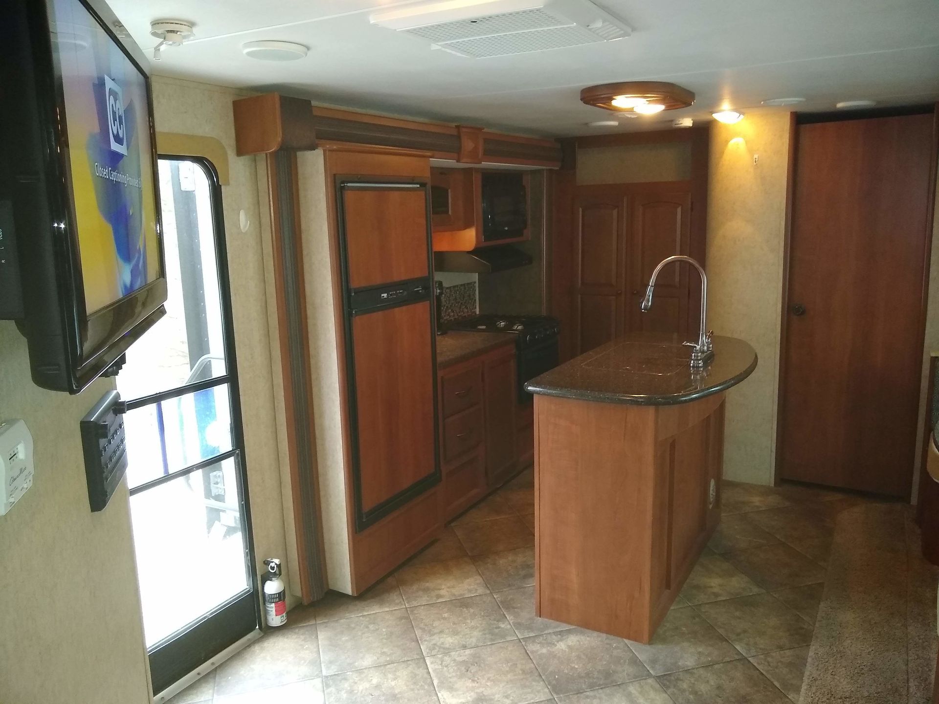 Photo 15 - 2014 HEART LAND Travel Trailer rental photo 17