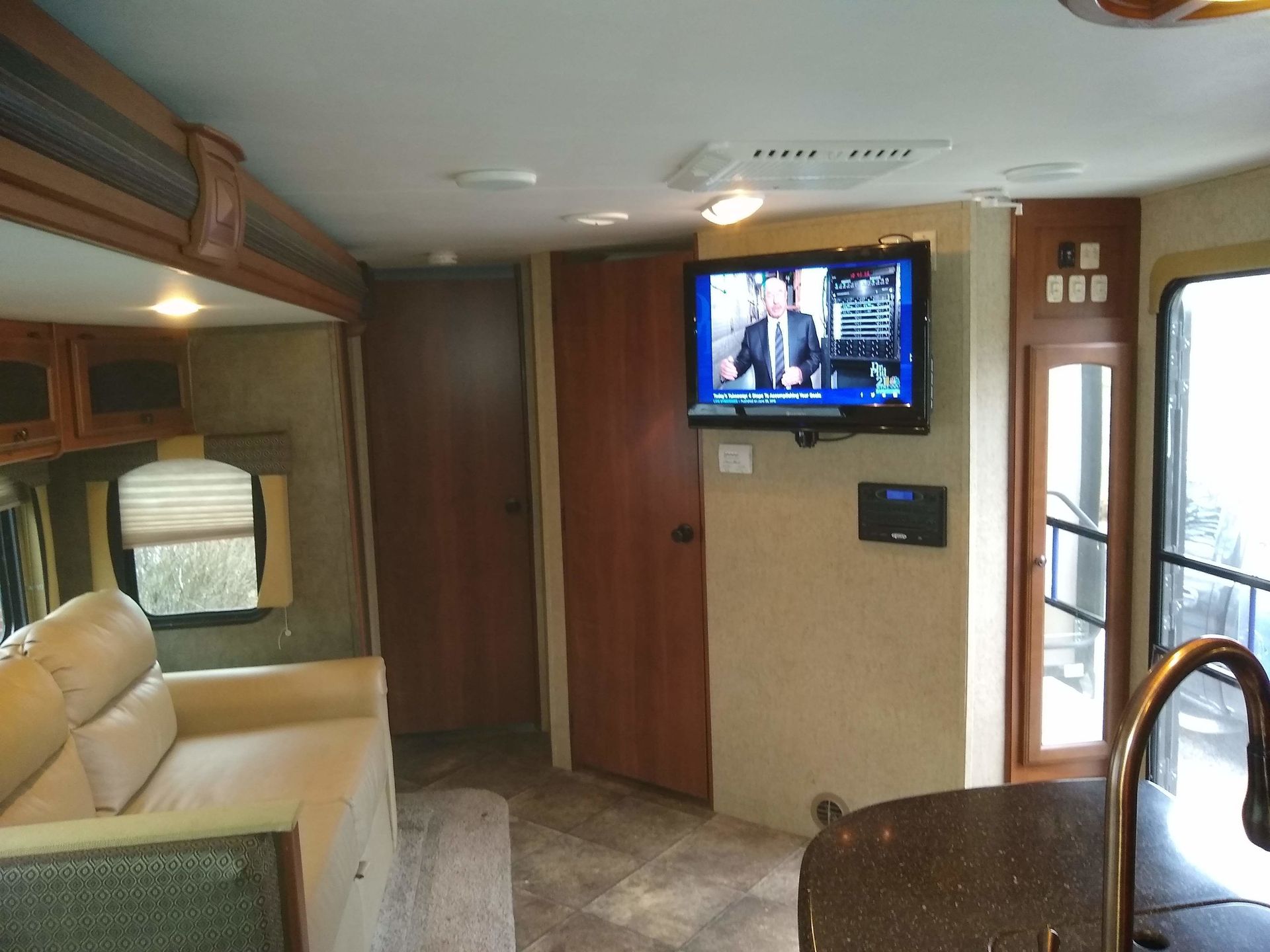 Photo 17 - 2014 HEART LAND Travel Trailer rental photo 19