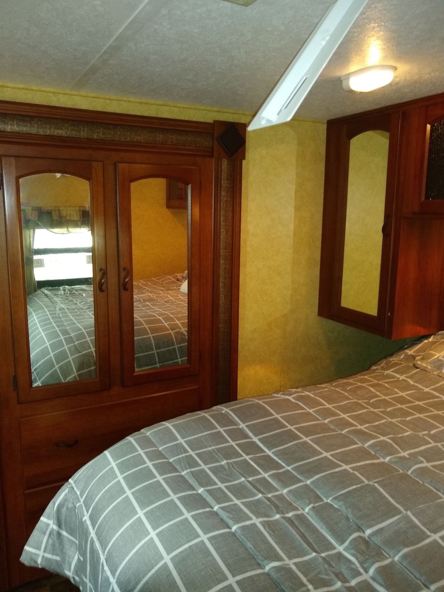 Photo 17 - 2013 Prime Time Travel Trailer rental photo 19