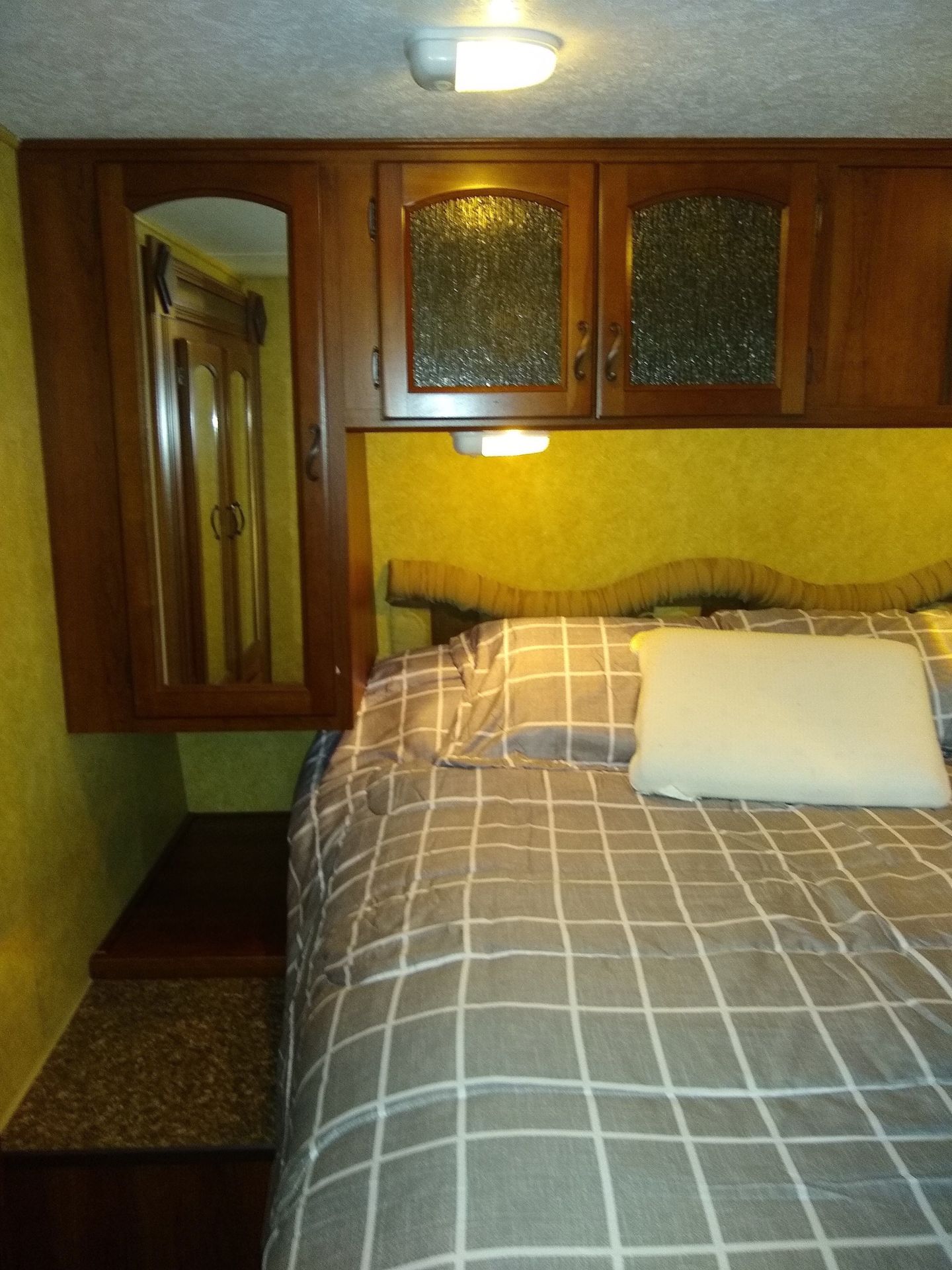 Photo 19 - 2013 Prime Time Travel Trailer rental photo 21