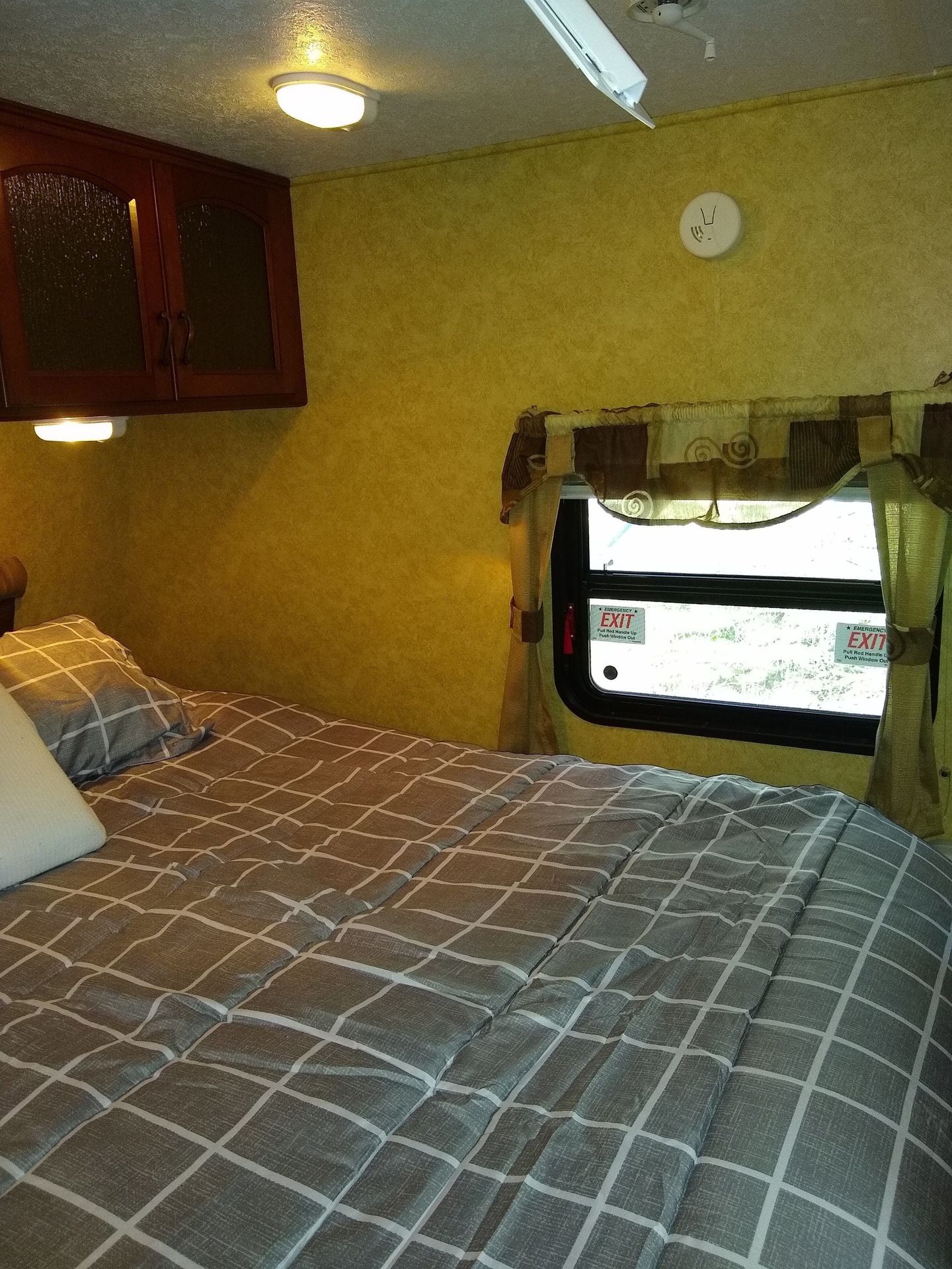 Photo 20 - 2013 Prime Time Travel Trailer rental photo 22