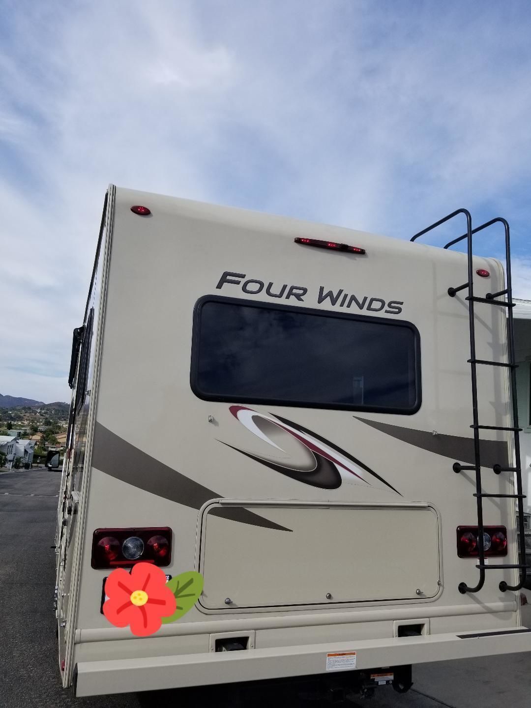 Photo 1 - 2020 Thor Class C Motorhome rental photo 3