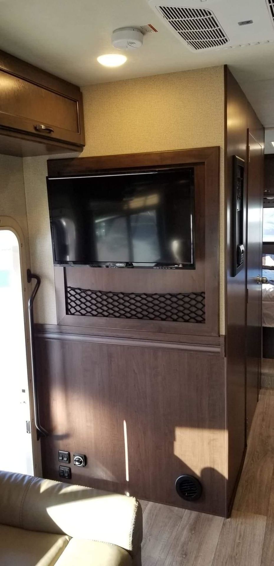 Photo 2 - 2020 Thor Class C Motorhome rental photo 4