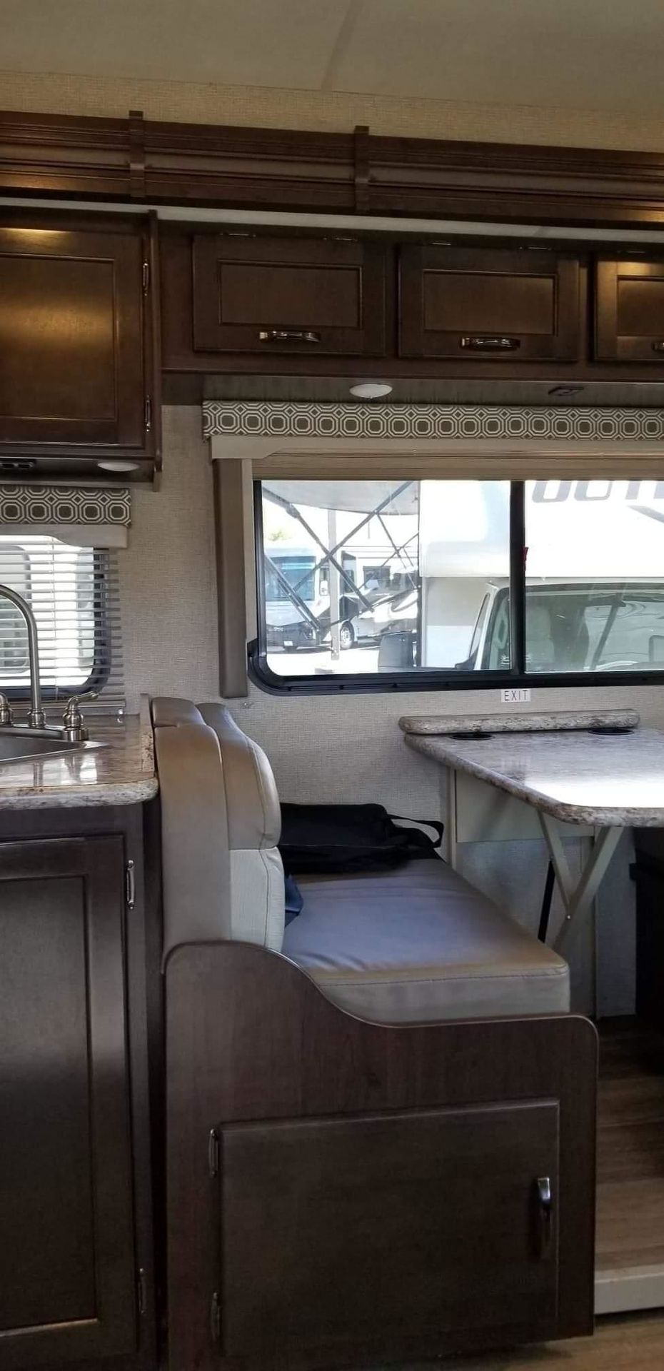 Photo 4 - 2020 Thor Class C Motorhome rental photo 6
