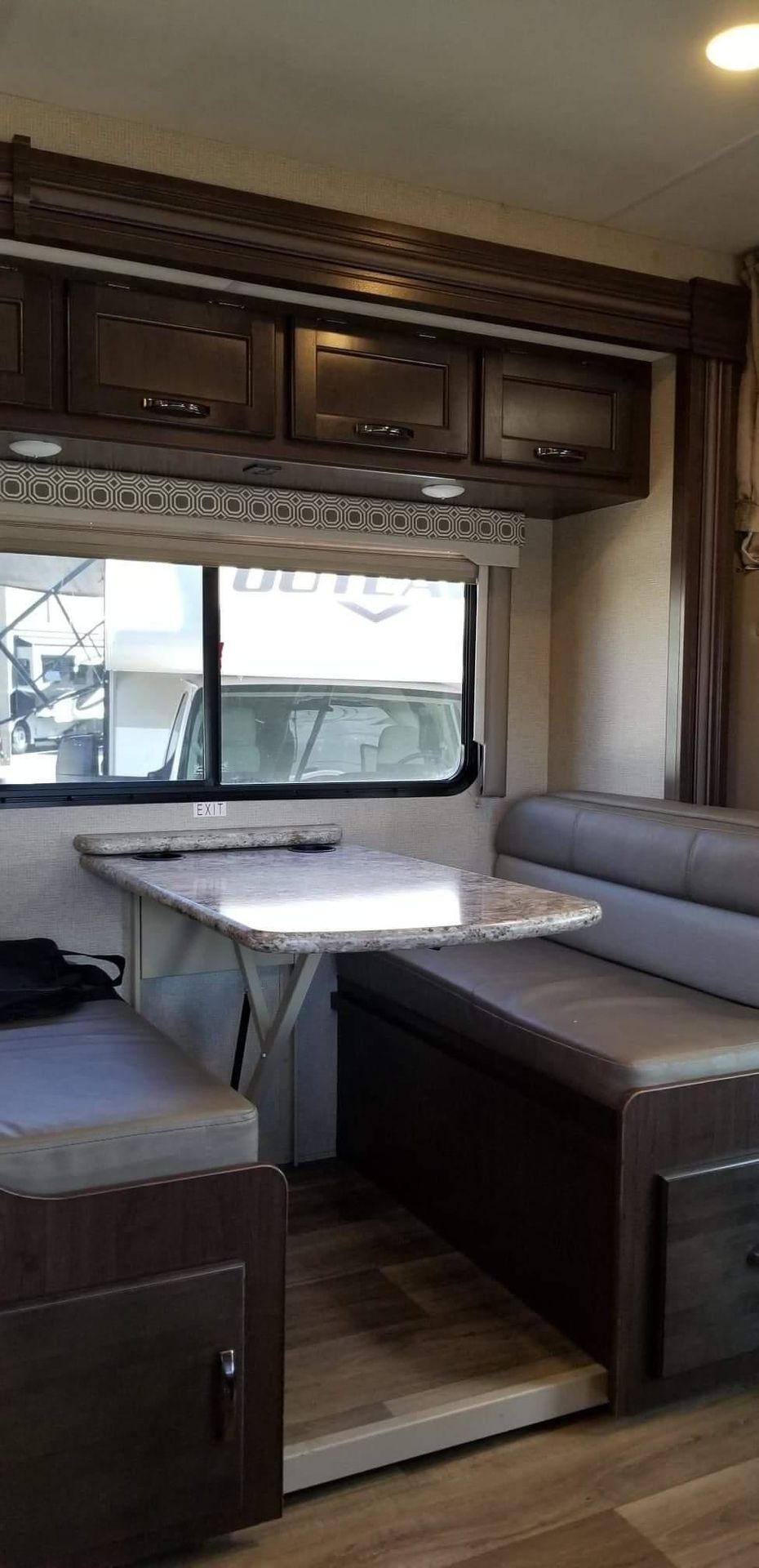Photo 5 - 2020 Thor Class C Motorhome rental photo 7