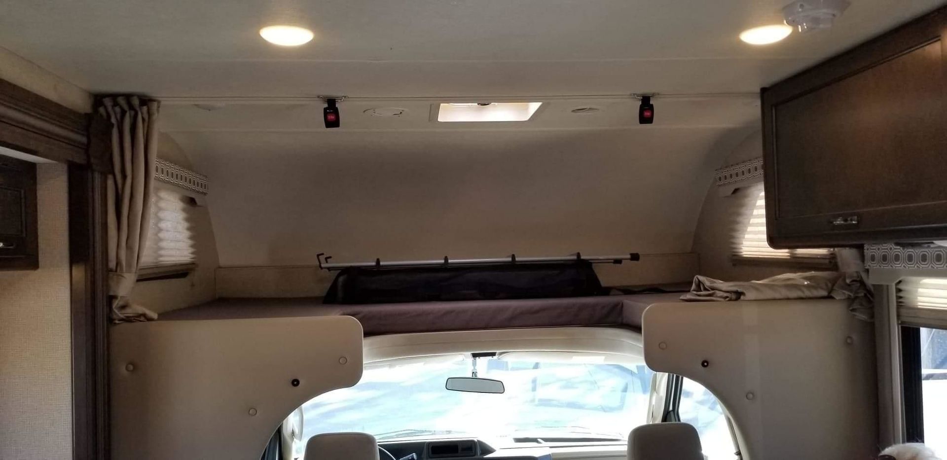 Photo 7 - 2020 Thor Class C Motorhome rental photo 9