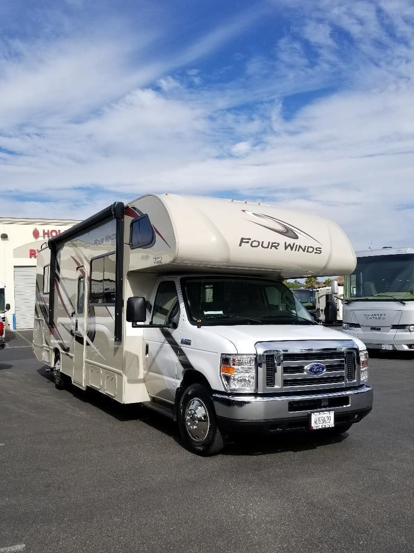 Photo 13 - 2020 Thor Class C Motorhome rental photo 15