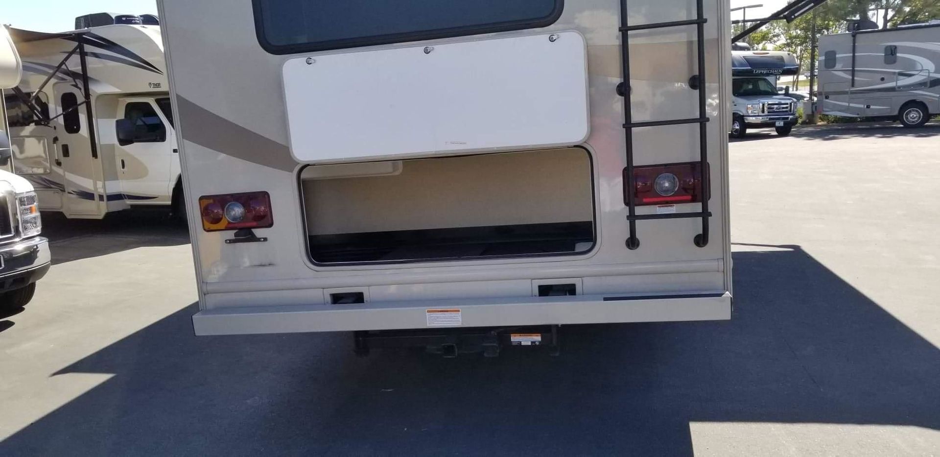 Photo 14 - 2020 Thor Class C Motorhome rental photo 16