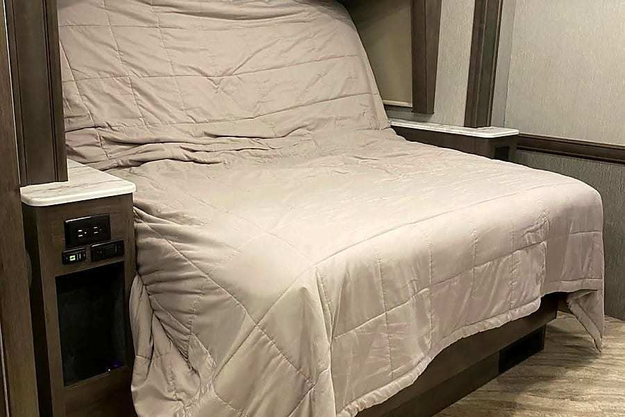 Photo 5 - 2020 Fleetwood Class A Motorhome rental photo 7