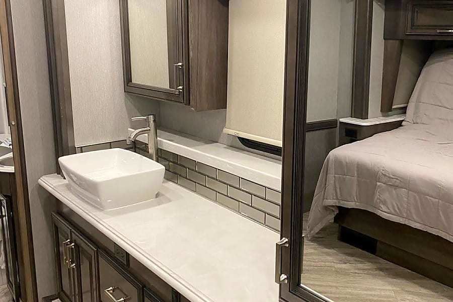 Photo 8 - 2020 Fleetwood Class A Motorhome rental photo 10