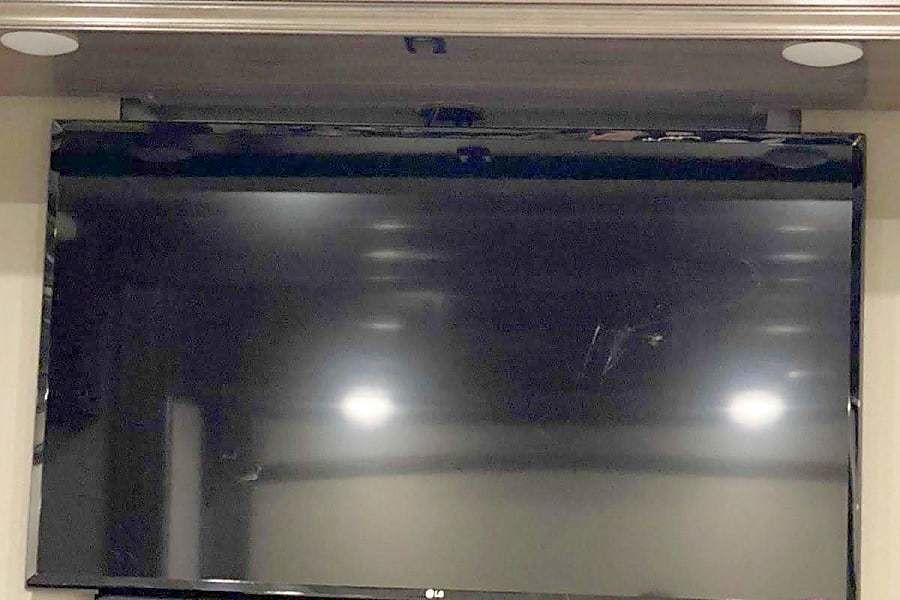 Photo 9 - 2020 Fleetwood Class A Motorhome rental photo 11