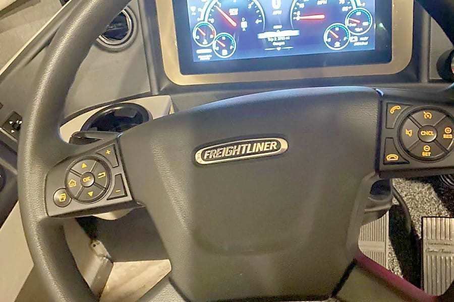 Photo 10 - 2020 Fleetwood Class A Motorhome rental photo 12