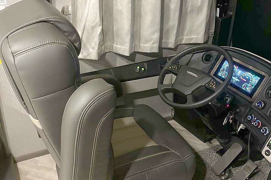 Photo 12 - 2020 Fleetwood Class A Motorhome rental photo 14