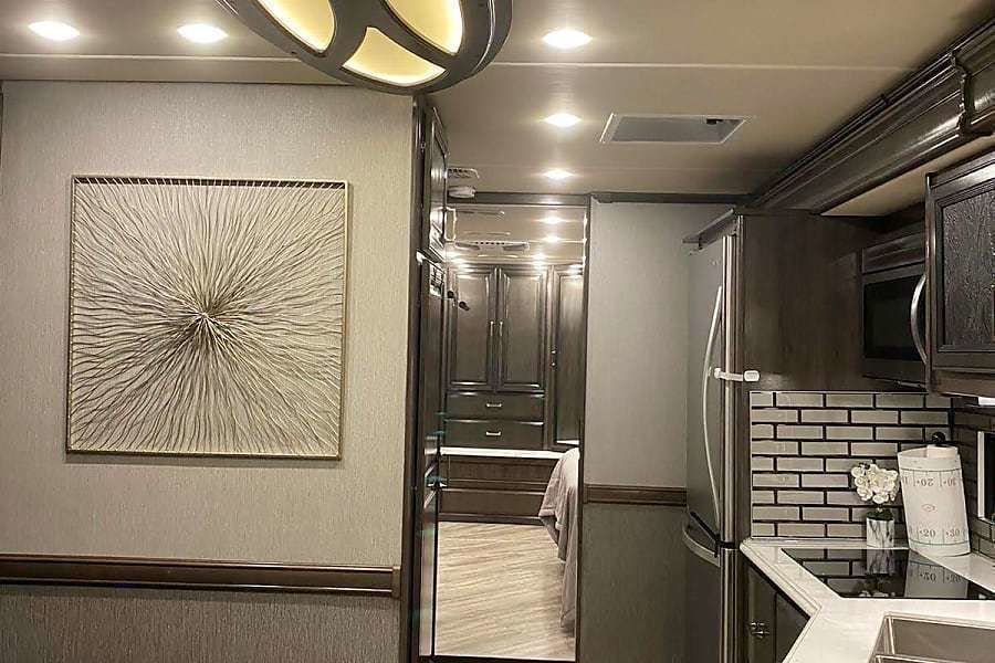 Photo 13 - 2020 Fleetwood Class A Motorhome rental photo 15