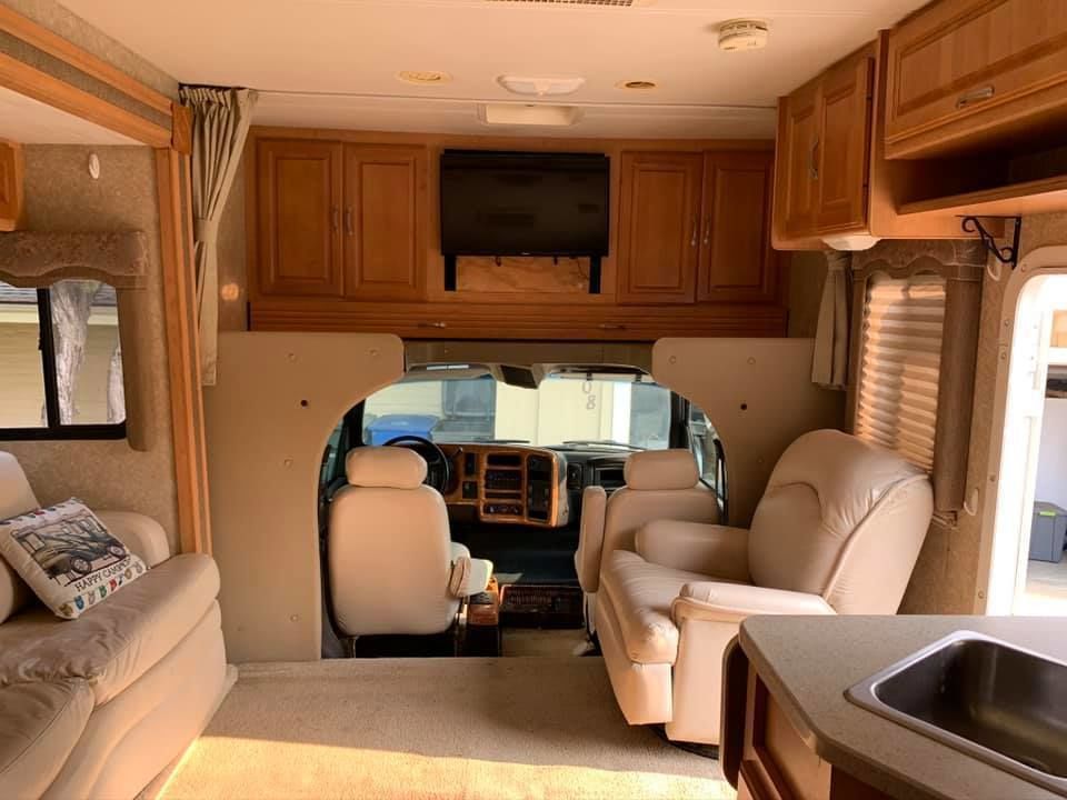 Photo 2 - 2008 Four Winds Class C Motorhome rental photo 4