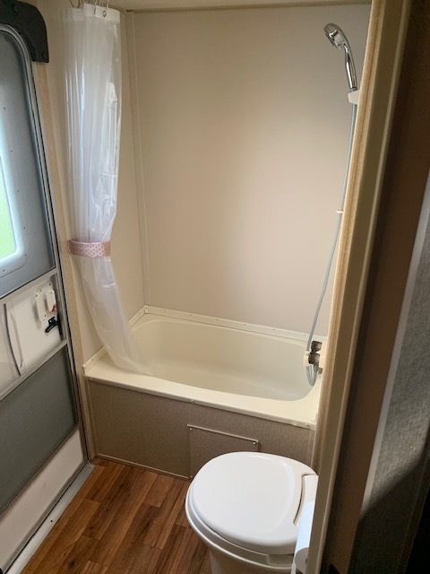 Photo 2 - 2008 Keystone Class C Motorhome rental photo 4