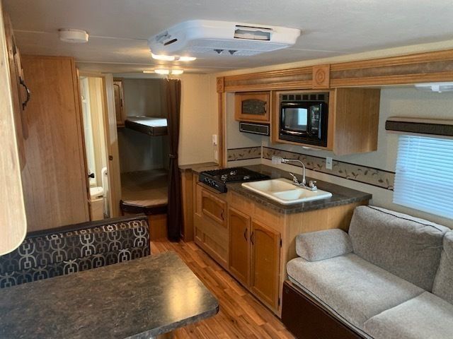 Photo 5 - 2008 Keystone Class C Motorhome rental photo 7
