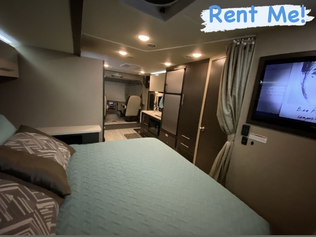 Photo 6 - 2020 Thor Motor Coach Class A Motorhome rental photo 8