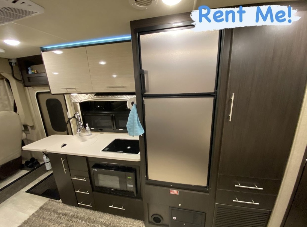 Photo 7 - 2020 Thor Motor Coach Class A Motorhome rental photo 9