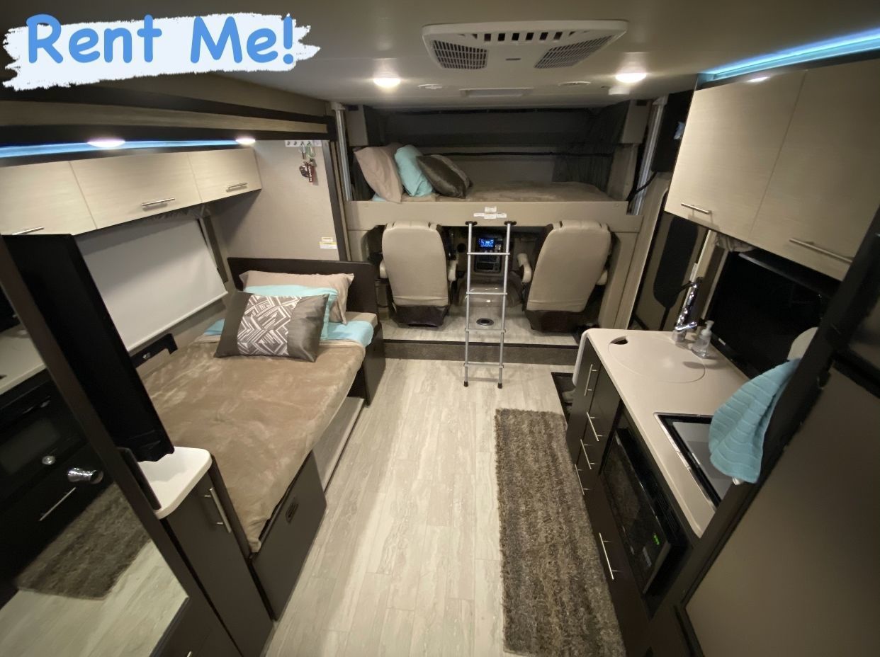 Photo 10 - 2020 Thor Motor Coach Class A Motorhome rental photo 12