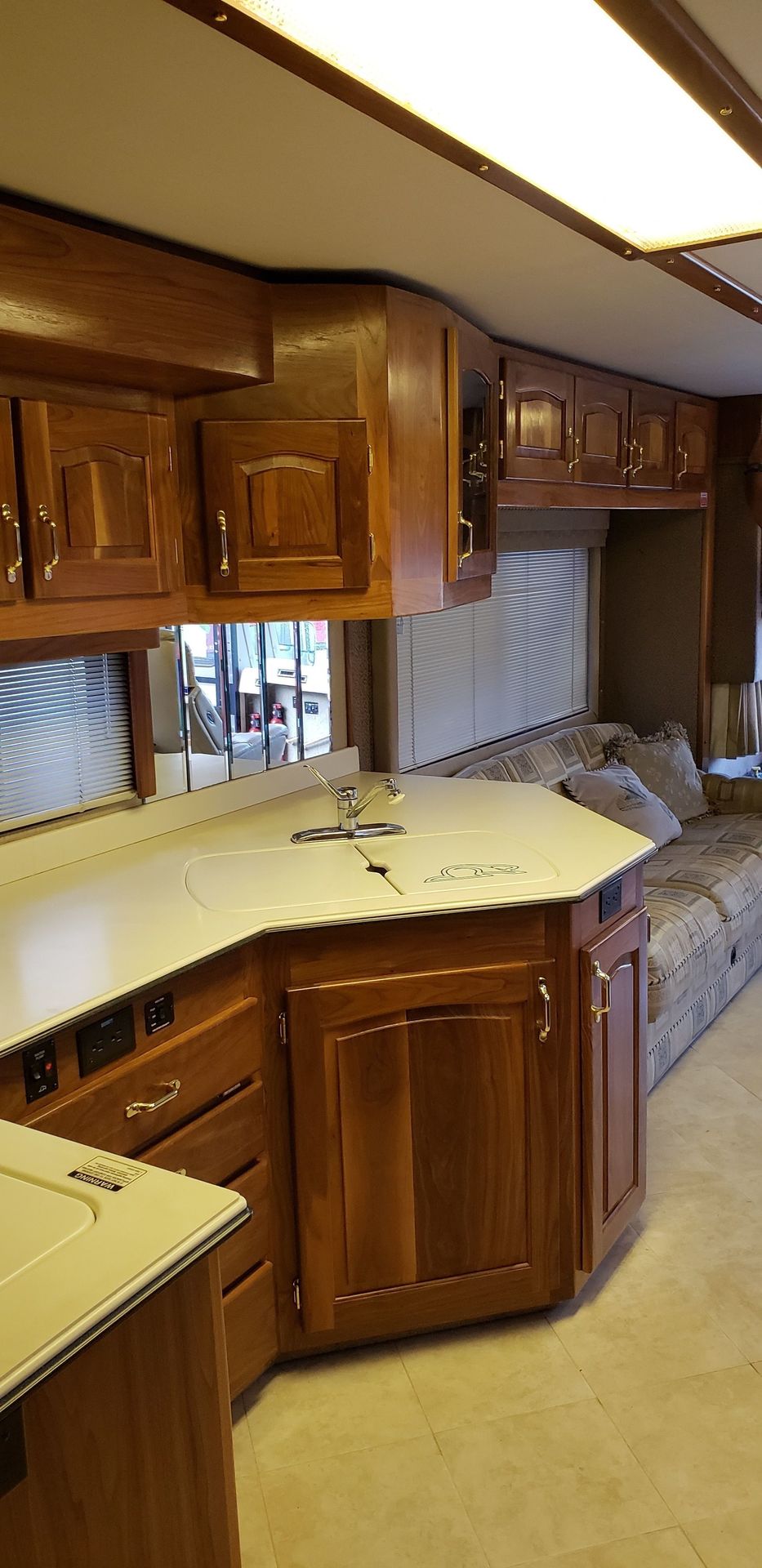Photo 1 - 2001 Beaver Class A Motorhome rental photo 3