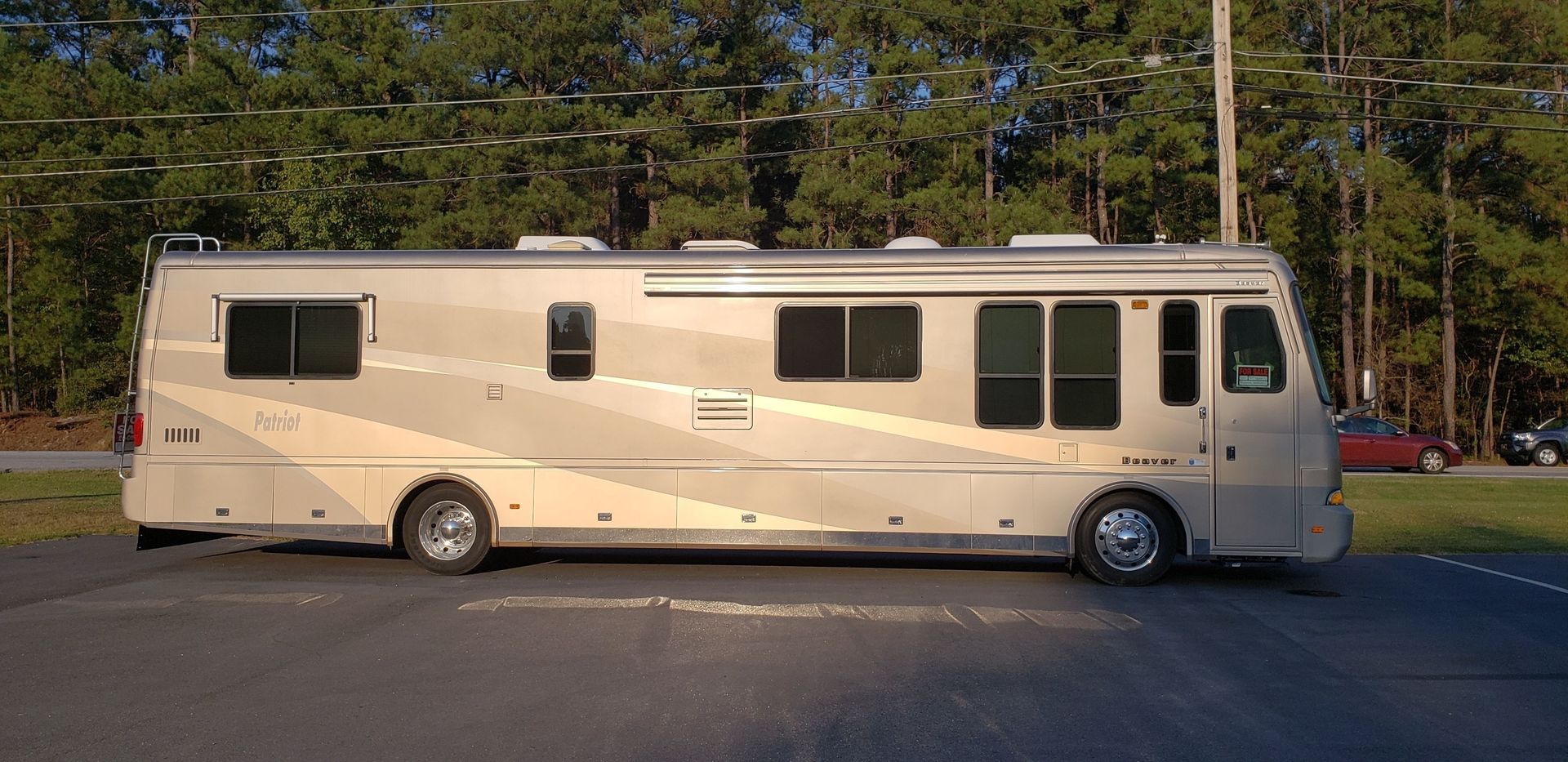 Photo 6 - 2001 Beaver Class A Motorhome rental photo 8