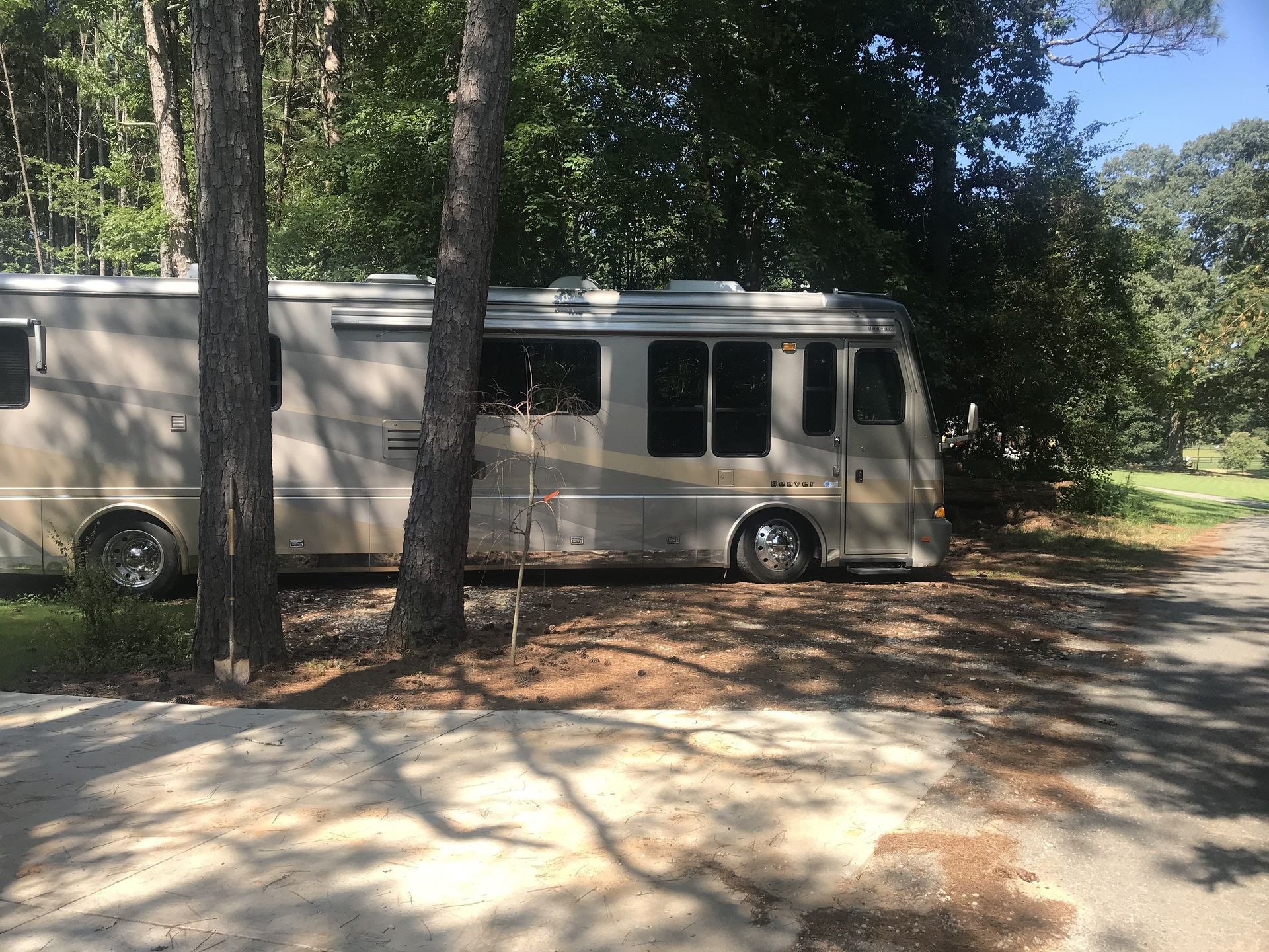 Photo 7 - 2001 Beaver Class A Motorhome rental photo 9