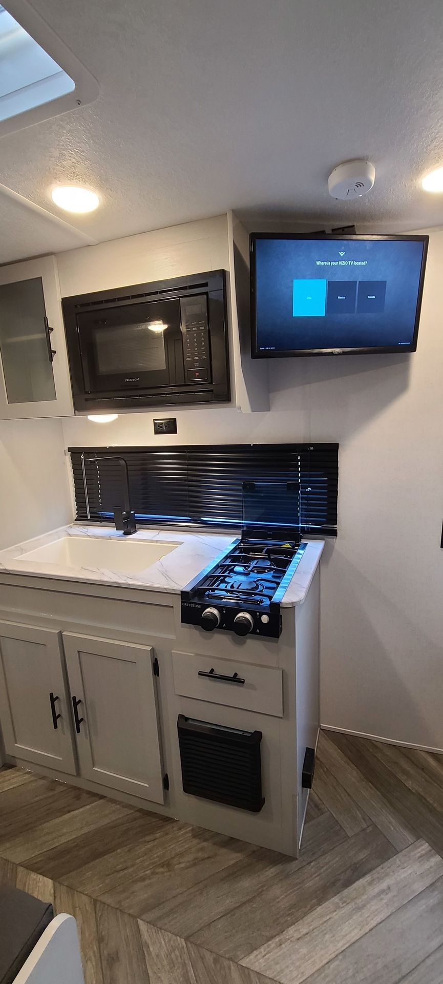 Photo 7 - 2021 Salem Travel Trailer rental photo 9