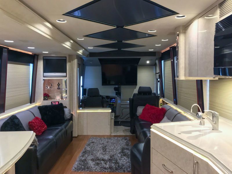 Photo 18 - 2008 Marathon Class A Motorhome rental photo 20