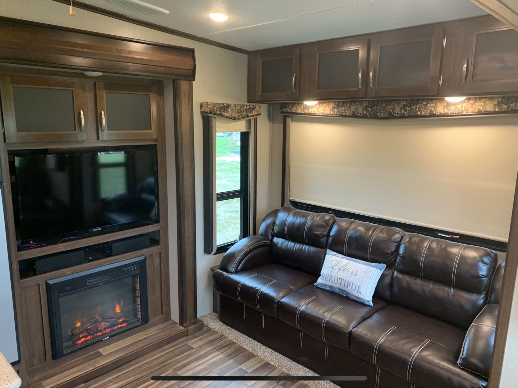 Photo 10 - 2018 Keystone Fifth Wheel rental photo 12
