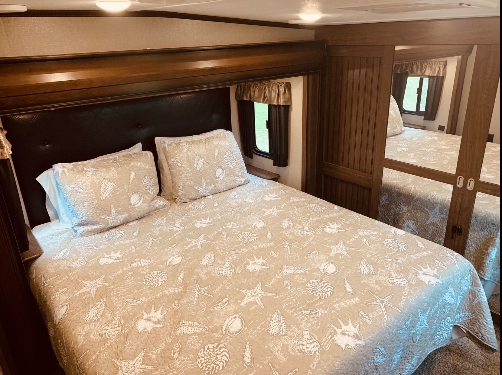 Photo 17 - 2018 Keystone Fifth Wheel rental photo 19
